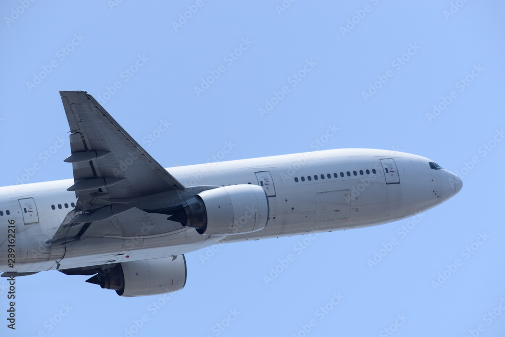 Obraz premium 旅客機 B777 離陸