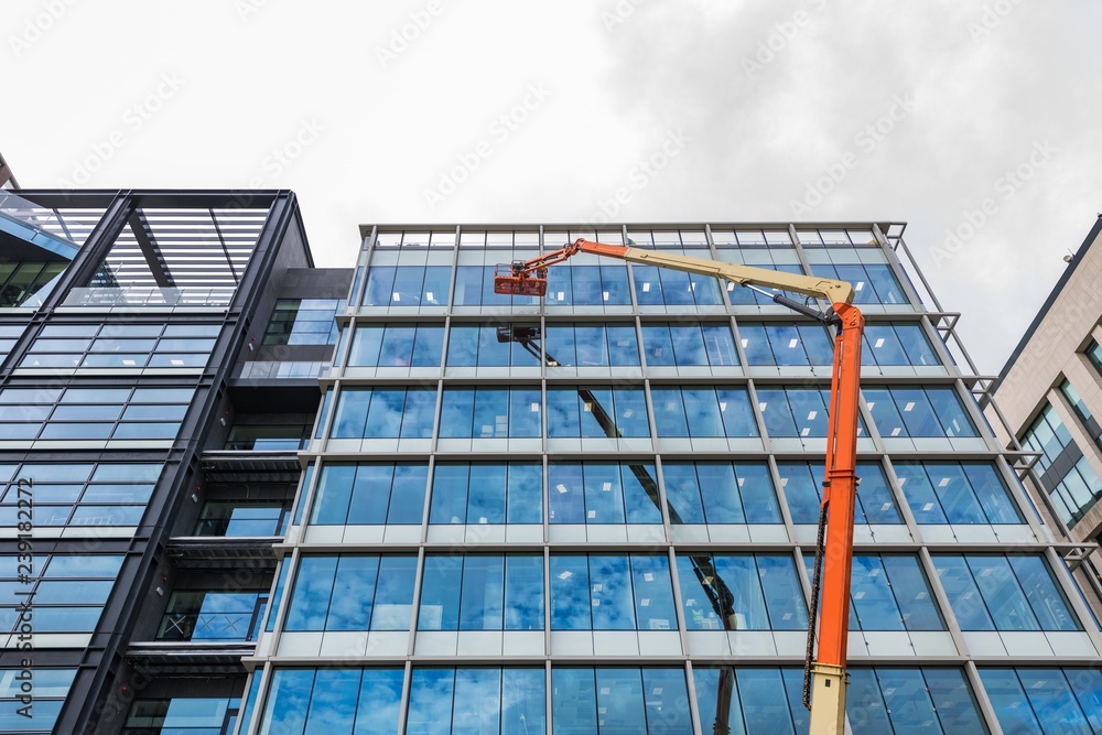 Fototapeta premium Washing window on irish skyscraper in Dublin
