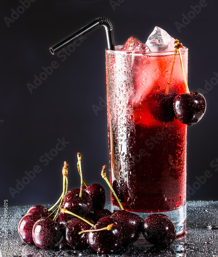 Schilderij op canvas Cherry drink