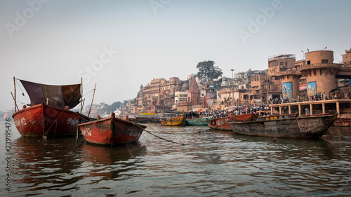 Varanasi al atardecer, India.  photo