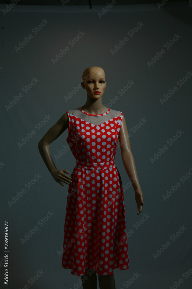 mannequin red