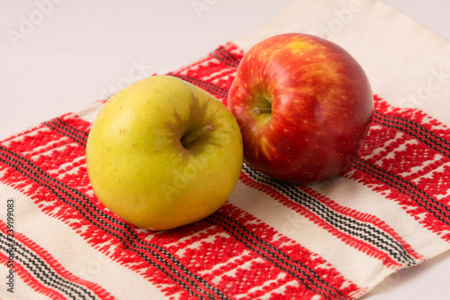 APPLES ON FABRIC
