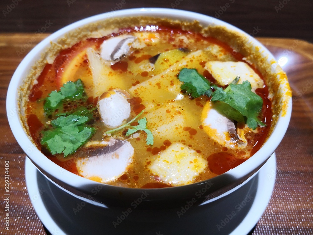 Tom Kha Gai Thai Suppe mit rotem Curry und Gemüse Stock Photo | Adobe Stock