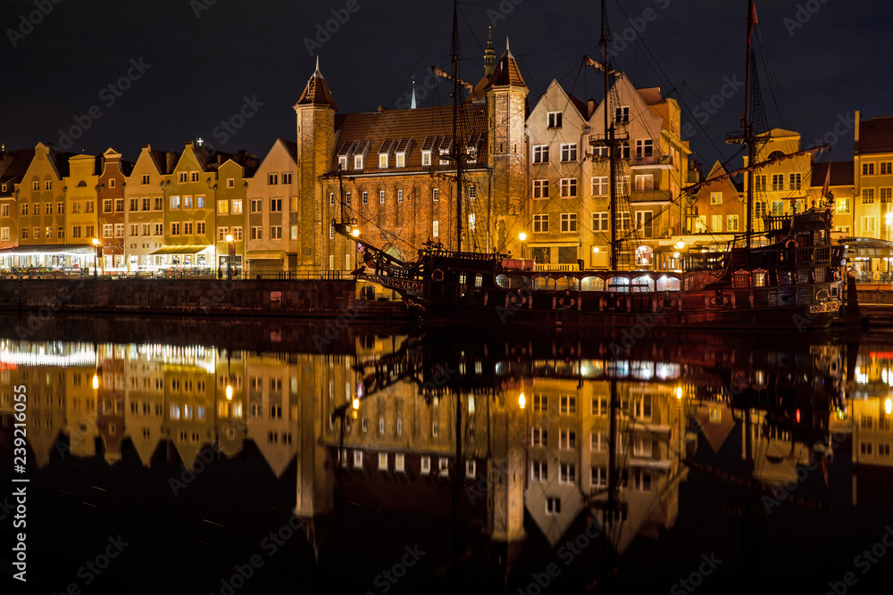Fototapeta premium The Polish city of Gdansk at night.