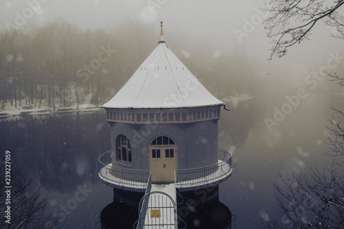 Saarland im Winter - Pumpenhaus Itzeblitz im Schnee