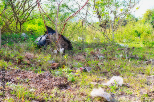 Plastikmüll in Thailands Landschaft photo