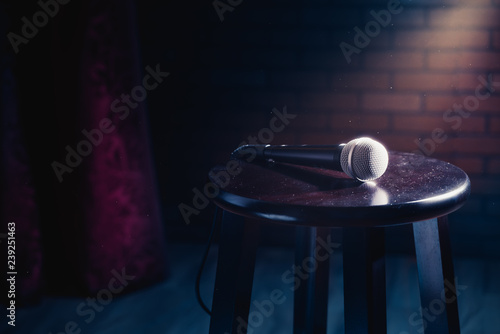 Quadro em tela microphone on a wood stool on a stage
