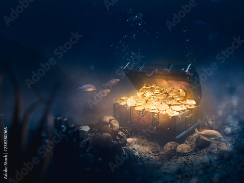 Fotografia Sunken treasure at the bottom of the sea