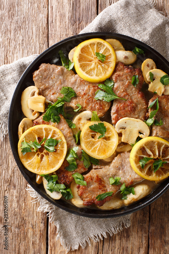 Tablou pe pânză Italian main course veal scaloppini cooked with mushrooms and lemons in a spicy sauce, close-up