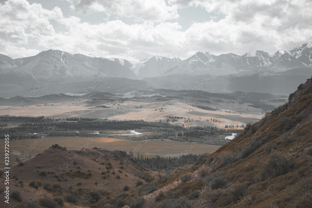 The Altai mountains form the North-Chuyskiy ridge The Altai mountains form the North-Chuyskiy ridge