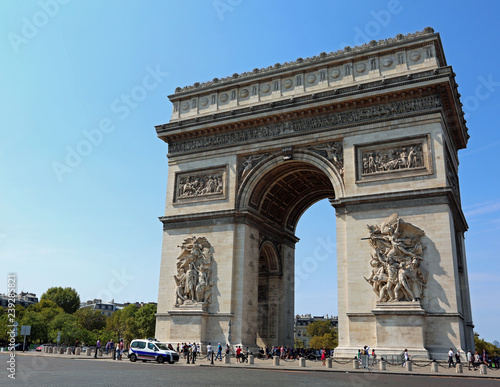triumphal arch in Paris in France © ChiccoDodiFC