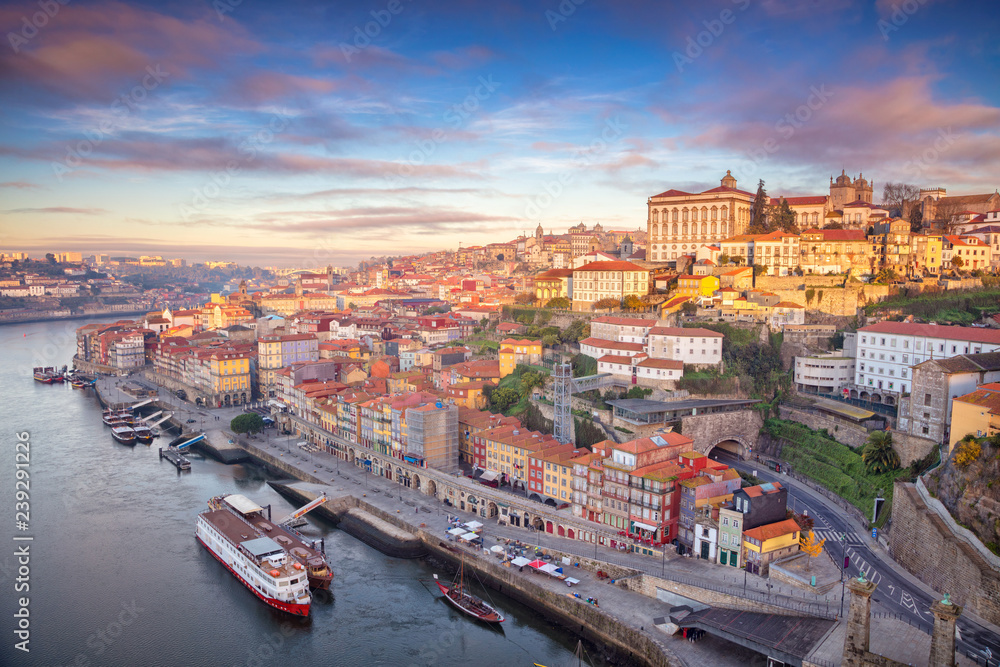 Obraz premium Porto, Portugal. Aerial cityscape image of Porto, Portugal during sunrise.