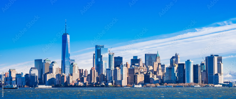 ニューヨーク　マンハッタンの摩天楼　ワイド
