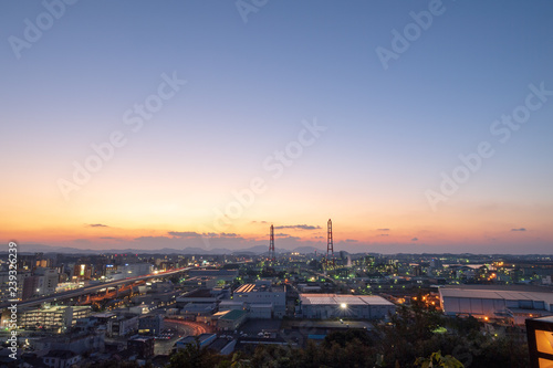 工業都市の夕暮れ