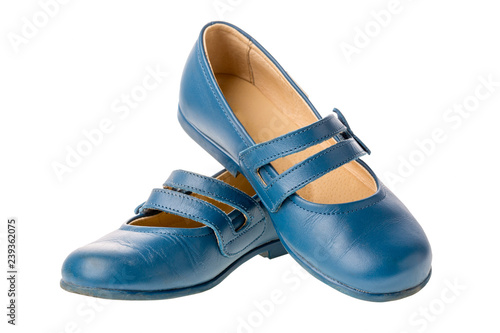 Błękitnych dzieci rzemienni buty dla dziewczyn odizolowywać na białym tle