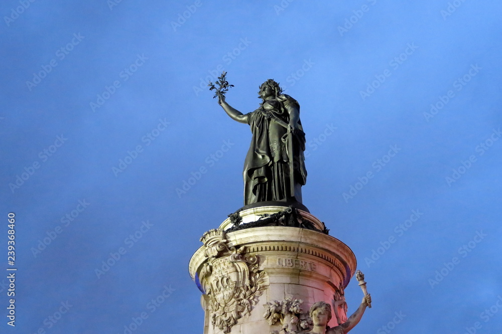 statue de la république; Place de la république