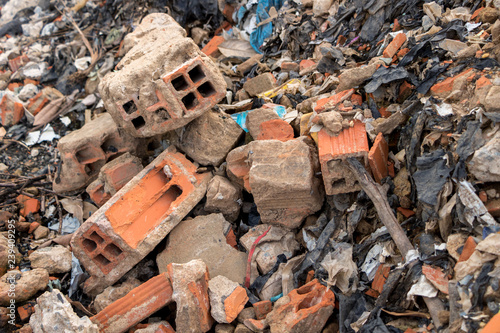 Canvastavla Broken Pieces of Concrete/ Cement Wall with Bricks in Junkyard - Heap of Constru