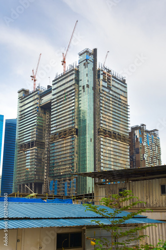 cranes at skyscraper constr...