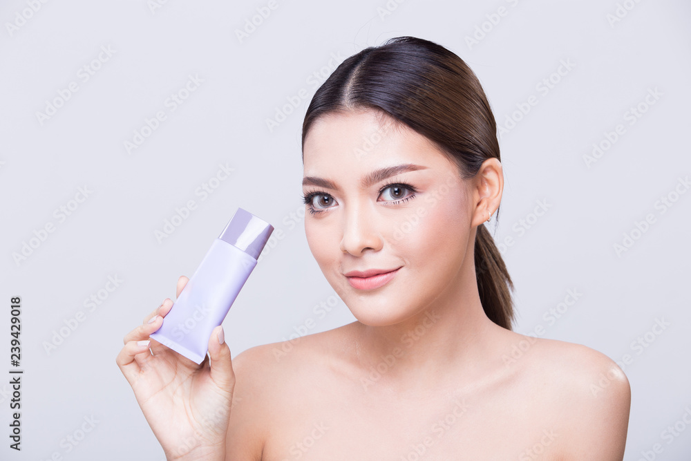 model present showing cosmetic make up package model present showing cosmetic make up package