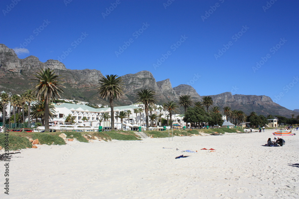 Fototapeta premium Plage de Camps Bay Le Cap Afrique du Sud - Camps Bay Beach Cape Town Southafrica