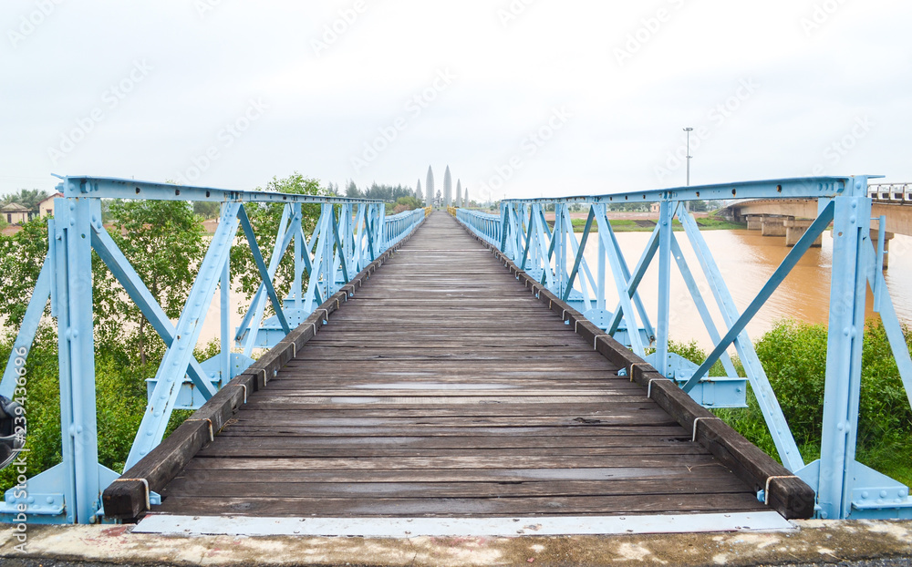 Hien Luong bridge at 17th parallel in Ben Hai River, established as a dividing line between North and South Vietnam as a result of the First Indochina War. Hien Luong bridge at 17th parallel in Ben Hai River, established as a dividing line between North and South Vietnam as a result of the First Indochina War.