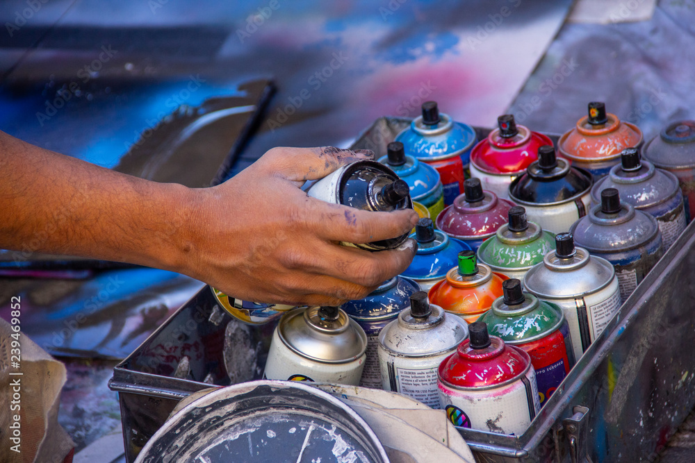 Bombolette spray colorate per dipingere Stock Photo