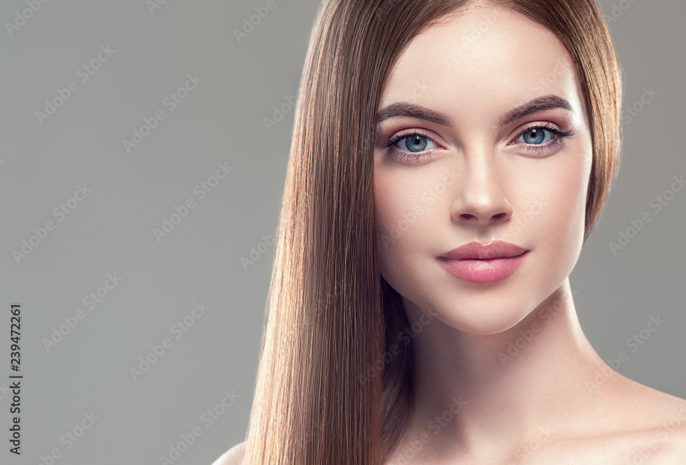 Naklejka premium Beautiful hair smooth brunette woman beauty portrait healthy skin and haistyle 