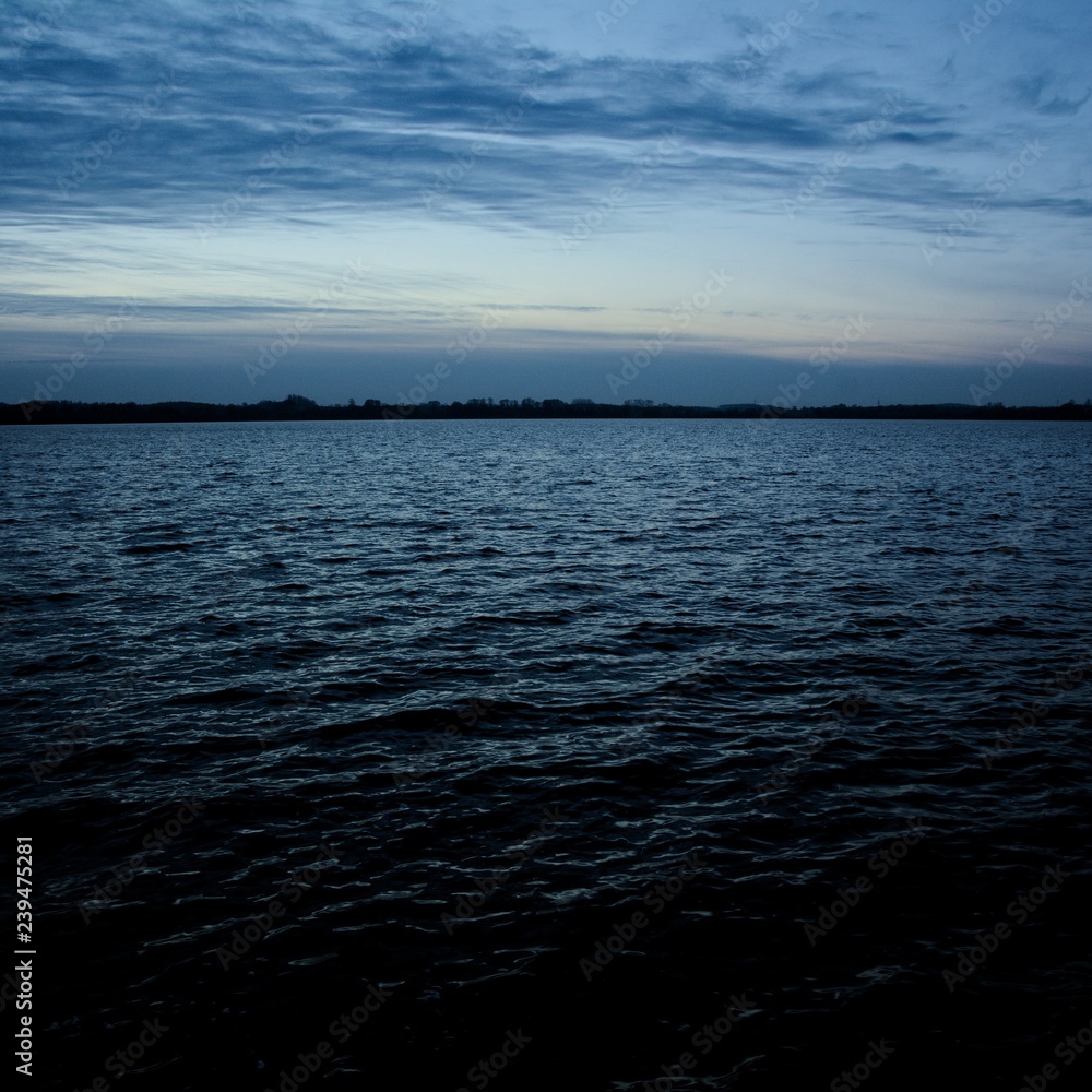 Obraz premium Dark Deep Blue Sea Lake