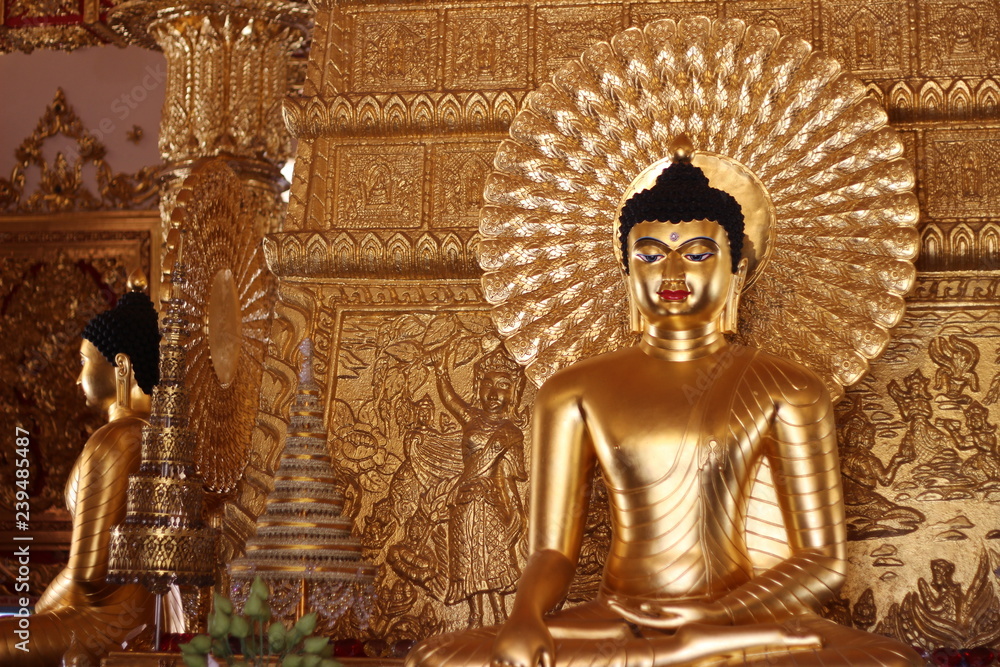Obraz premium Golden Buddha statue, The Temple in North East of Thailand