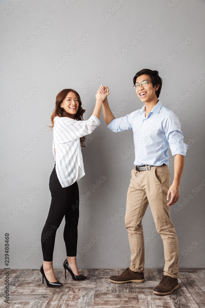 Fototapeta premium Full length of cheerful asian couple