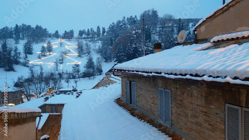 Bianco natale nel centro di Urbino nelle Marche