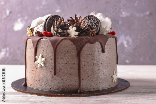 Foto Christmas  cake with flowers and chocolate