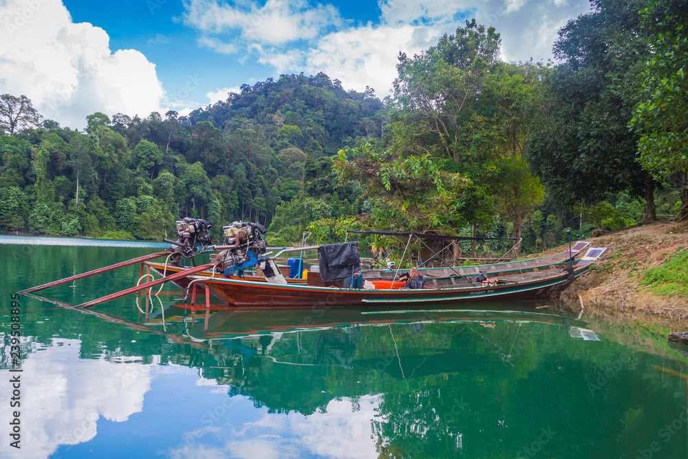 Obraz premium boat and pier