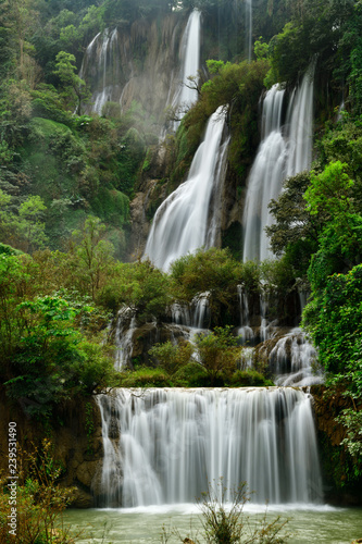 Fototapeta Naklejka Na Ścianę i Meble -  Great waterfall in Thailand. Beautiful waterfall in the green forest. Waterfall in tropical forest at Umpang National park, Tak, Thailand.