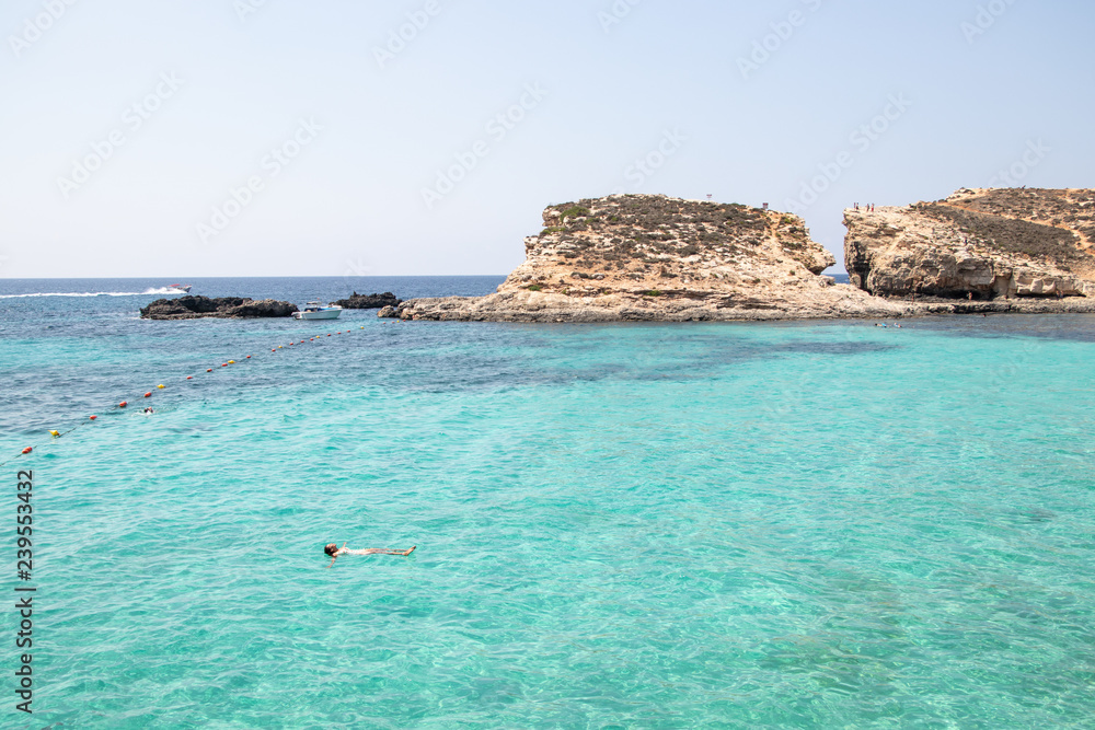 mar turquesa en blue lagoon, malta