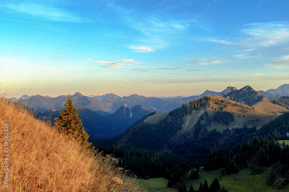 Fototapeta premium Ein Abend in den bayerischen Bergen