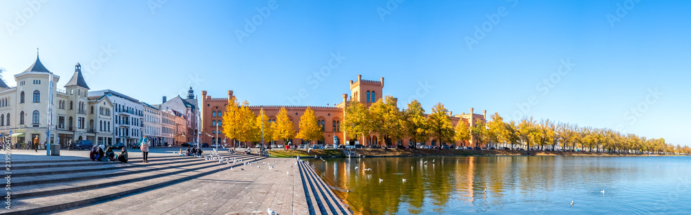 Fototapeta premium Pfaffenteich, Schwerin, Deutschland