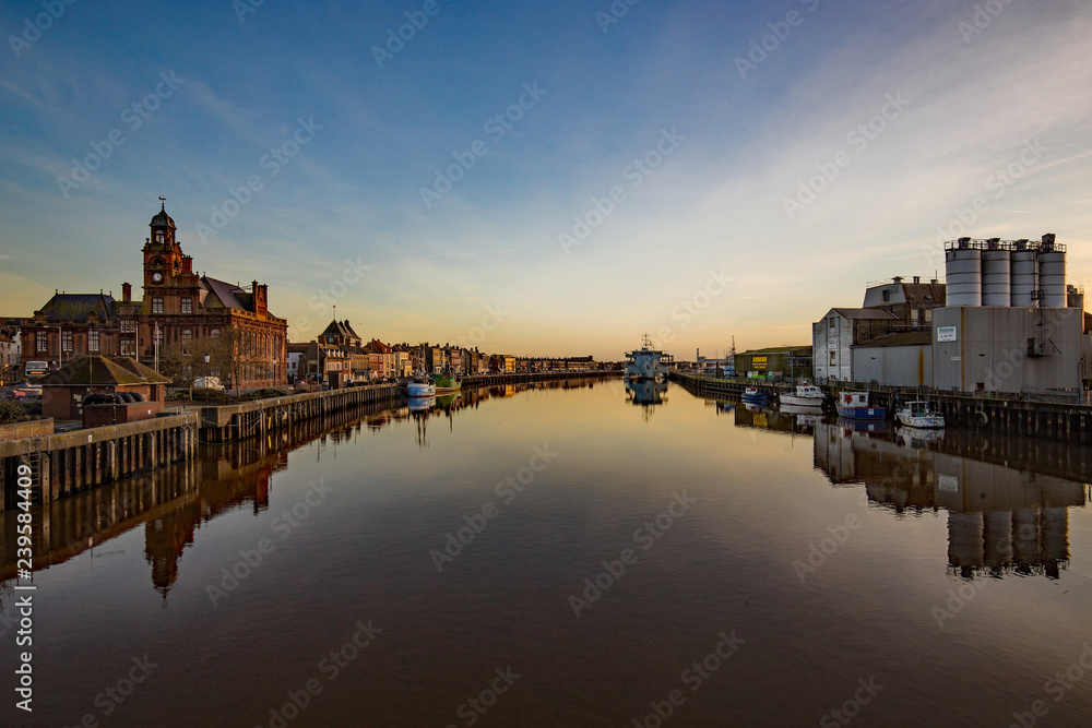 Fototapeta premium Sunset over the River Yare in Great Yarmouth