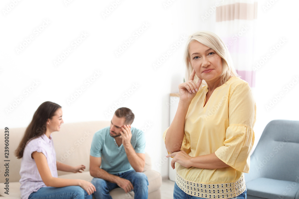 Φωτογραφία Young couple having argument in presence of mother-in-law at home