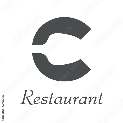 Logotipo con texto Restaurant y letra C mayúscula con cubiertos color gris