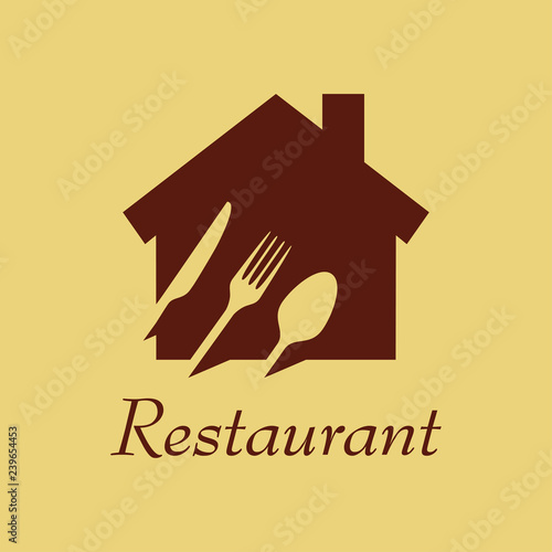 Logotipo con texto Restaurant con cubiertos en espacio negativo en vivienda en tonos marrón
