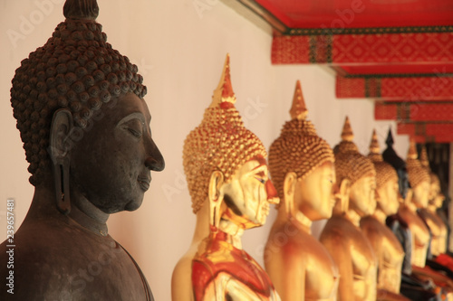 Buddha Staturen
