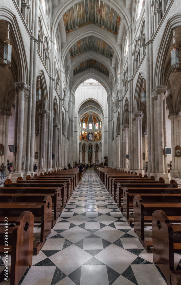 Obraz premium Madrid, Spain - the spanish capital has a really strong catholic heritage, and a large number of catholic landmarks. Here in particular a church in the Old Town