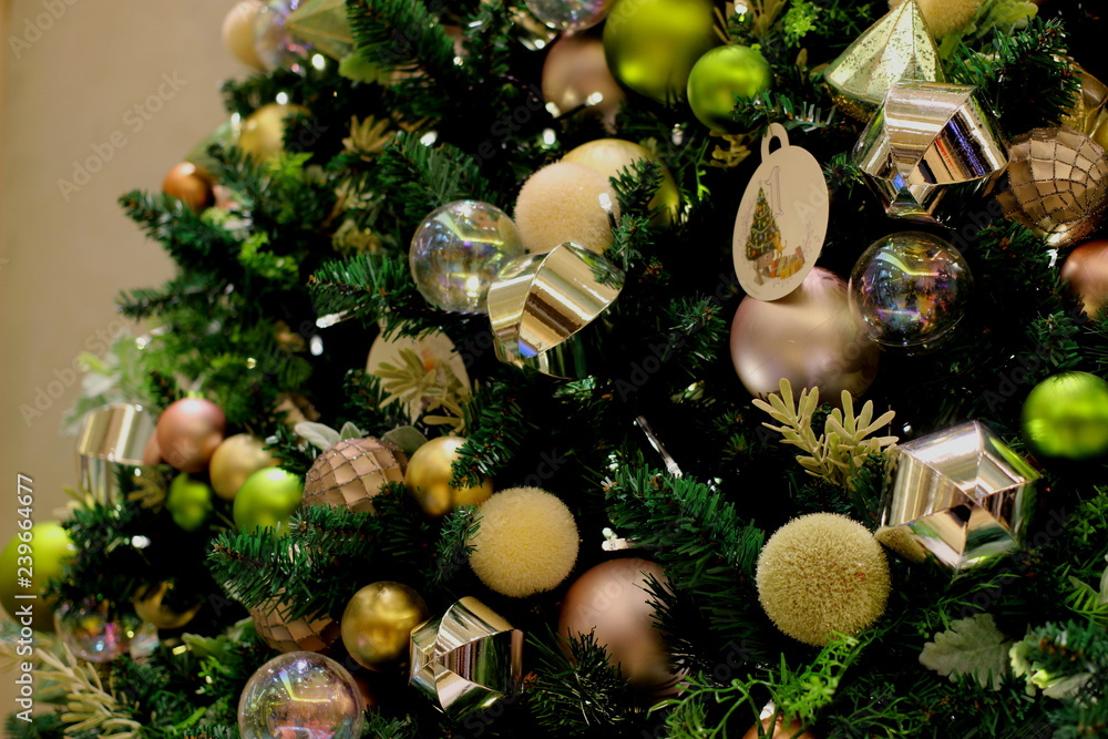銀座の街中のゴージャスなクリスマスツリー Stock Photo Adobe Stock