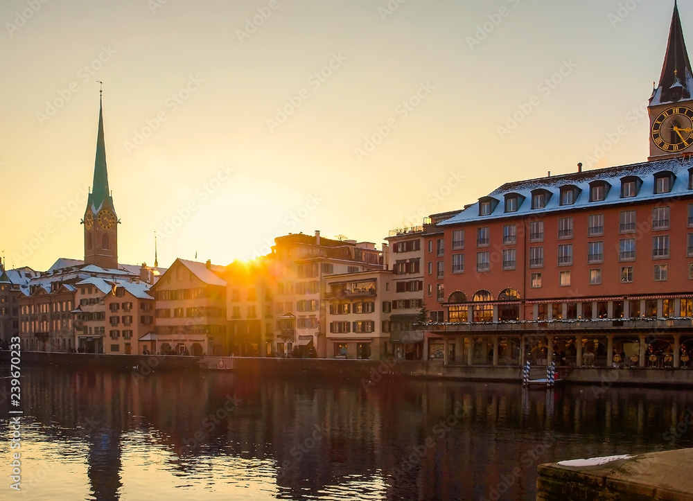 Zürich im Licht der untergehenden Sonne