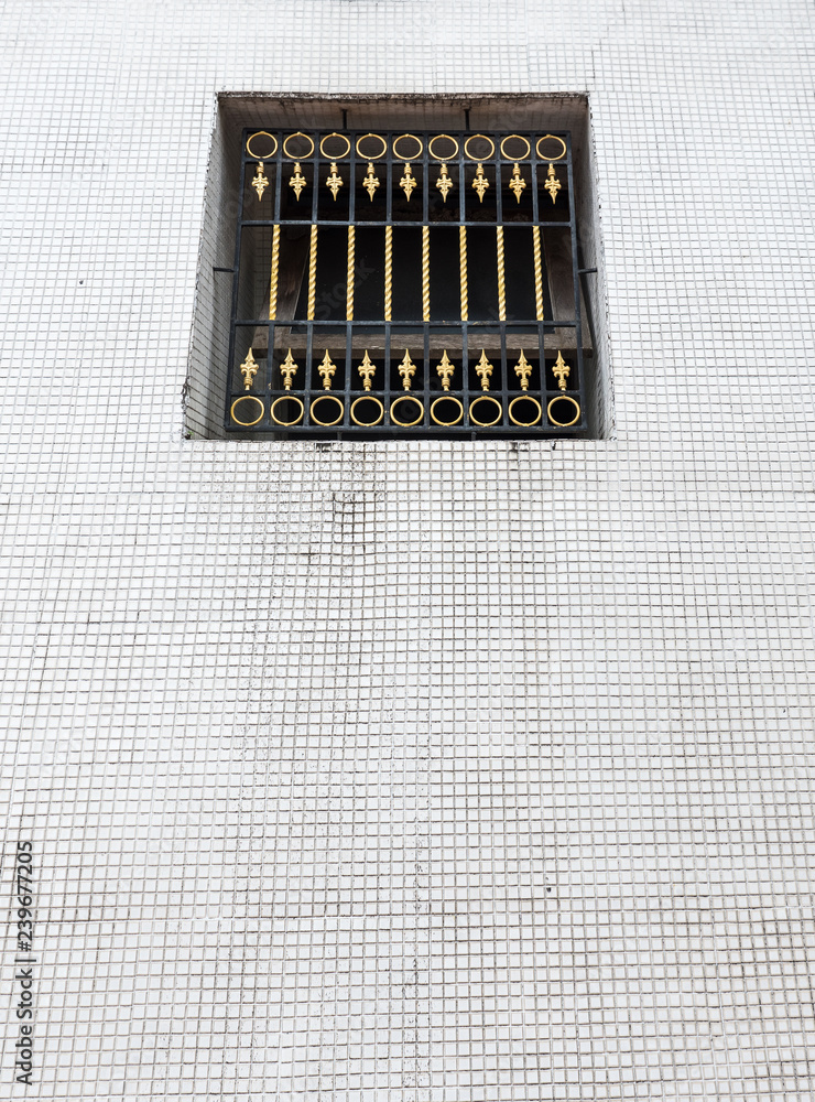 The small window with the curved steel. The small window with the curved steel.