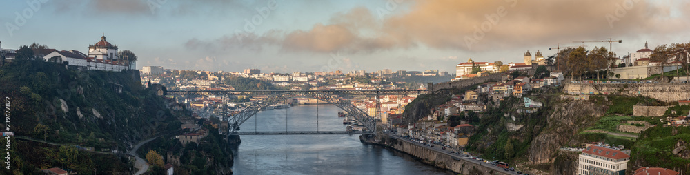 Obraz premium View at Ponte Luis I bridge