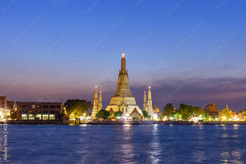 Fototapeta premium Wat Arun Ratchawararam Ratchawaramahawihan with lighting public landmark in Bangkok