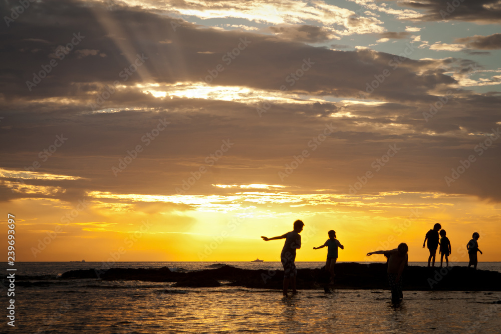 Fototapeta premium Playing on water