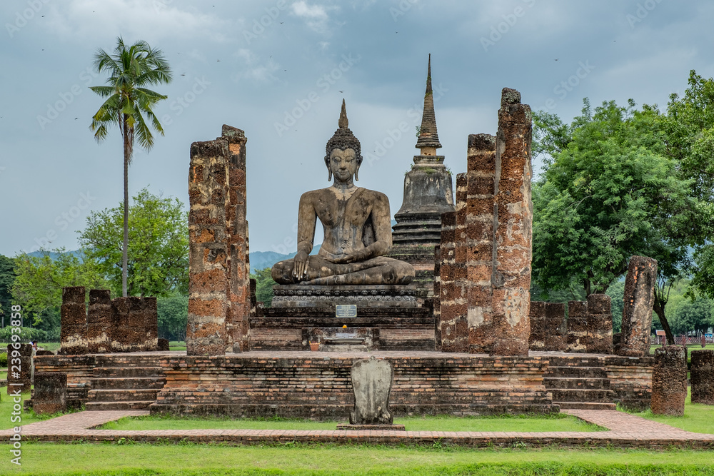 Famous place in Thailand (Sukhithai History park )